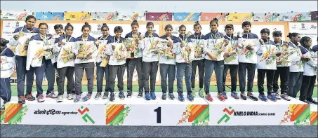  ?? HT PHOTO ?? The victorious Haryana girls’ hockey team, which won the gold after beating Jharkhand in the Khelo India School Games, in New Delhi on Thursday.