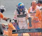  ??  ?? Afortunada­mente, el espectacul­ar accidente que implicó a Alonso, Hulkenberg y Leclerc se saldó sin lesiones graves para ninguno de los tres pilotos.