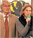  ?? FOTO: HEINRICH HEINEN ?? Georg Wimmers und Sandra Schopen bei der Spendenübe­rgabe im Beecker Flachsmuse­um.