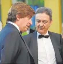  ?? ?? José Ramón Iturriaga conversa con Enrique Fernández-Miranda