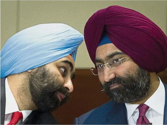  ??  ?? Brotherly talk: File picture shows Shivinder (left) talking to Malvinder during a news conference in Singapore. Malvinder says they have their own reasons for the change in strategy, which include ‘cost and efficiency’ and ‘boosting of revenues.’