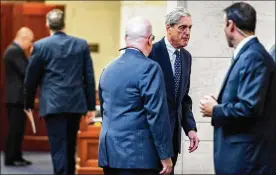  ?? MARY F. CALVERT / THE NEW YORK TIMES ?? Special counsel Robert Mueller (facing camera) has asked the White House for documents about some of President Donald Trump’s most scrutinize­d actions since taking office.