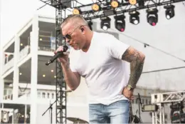  ?? Harmony Gerber / Getty Images 2017 ?? Lead singer Steve Harwell returns with Smash Mouth for the band’s annual free shows at the Santa Cruz Beach Boardwalk starting July 13.