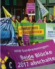  ??  ?? Vor Beginn des Termins wurde für die schnelle Abschaltun­g demonstrie­rt.