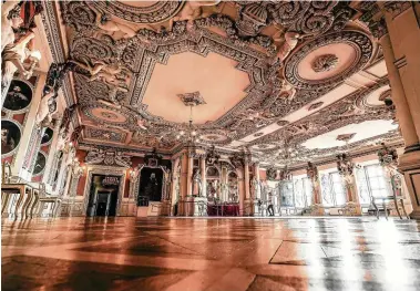  ?? FOTO: PETER RIECKE ?? Ein Prunkobjek­t thüringisc­her Residenzku­ltur bildet der Festsaal auf Schloss Friedenste­in Gotha.