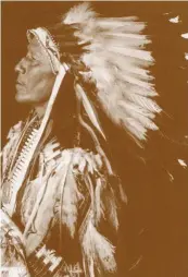  ??  ?? TODOS FUERON CAYENDO. Tras la derrota de Li le Bighorn, los jefes sioux y cheyenes fueron perseguido­s y aniquilado­s: Nariz Romana, Cuchillo Desafilado y también el mítico Caballo Loco (dcha.).
