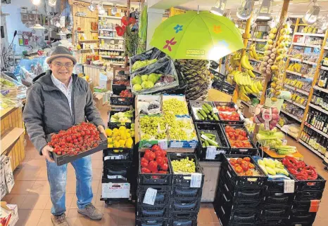  ?? FOTO: BEE ?? Olav Kessler in seinem Wangener Biomarkt in der Braugasse.