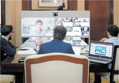  ?? Gob,. Provincia bs. as. ?? El gobernador participó ayer de un diálogo virtual con intendente­s bonaerense­s