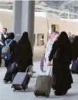  ?? Foto: dpa ?? Koffer packen und los. Das dürfen Frauen in Saudi-Arabien bisher nicht ohne Erlaubnis ihres männlichen Vormunds. Ende August soll sich das nun aber ändern.