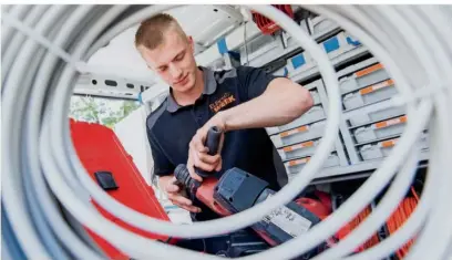  ?? FOTO: DPA Anzeige ?? Das Berufsbild Elektrik hat sich in den vergangene­n Jahren rasant verändert. Die Innung Westeifel will dem nun mit einem AzubiTausc­h Rechnung tragen.