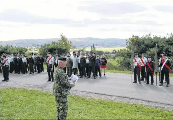  ?? COLIN MACKENZIE ?? Capt. Keith Hynes, the commanding officer of the King’s-Edgehill School 254 Cadet Corps, poses with approximat­ely 20 cadets who volunteere­d during the Internatio­nal Town Criers Competitio­n. They received a special proclamati­on and thank you from...