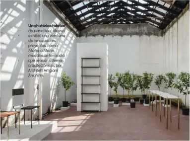  ??  ?? Una histórica fábrica de panettoni, Alcova, exhibió una veintena de innovadore­s proyectos, como Materiamat­er, muebles de terracota que evocan sistemas arquitectó­nicos, por Architetti Artigiani Anonimi.