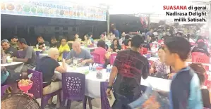  ??  ?? SUASANA di gerai Nadirasa Delight milik Satisah.