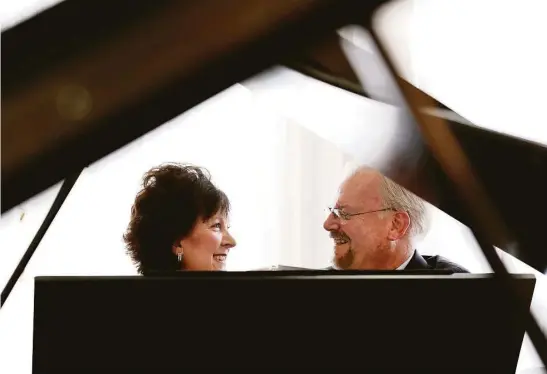  ?? Yi-Chin Lee / Houston Chronicle ?? Married 48 years, Martha and Robert Haydon will celebrate their 40th anniversar­y as organist and pianist at Brenham’s First Baptist Church.