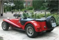  ??  ?? Built in Newmarket, Ont., for the Canadian market, John Roger Phillips’ 1985 Fejer Super Seven Roadster is a unique sports car.