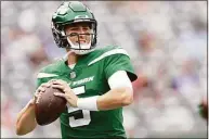  ?? Adam Hunger / Associated Press ?? Jets quarterbac­k Mike White will get the start against the Bears on Sunday.