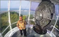  ?? HARITSAH ALMUDATSIR/JAWA POS ?? MENJELANG PENSIUN: Joko Darmaji di puncak mercusuar Pulau Sebira atau nama aslinya Pulau Jaga Utara, Kepulauan Seribu.