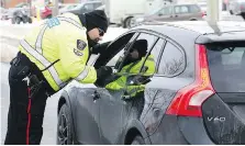  ?? JOHN LAPPA ?? A police officer talks to a driver as part of an impaired-driving campaign in Ontario.