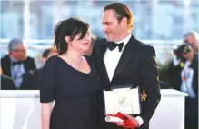  ?? AFP ?? BEST ACTOR US actor Joaquin Phoenix (R) and Best Screenplay co-laureate British director Lynne Ramsay pose during a photocall at the Cannes Film Festival.