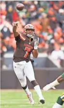  ?? SCOTT GALVIN / USA TODAY SPORTS ?? Quarterbac­k DeShone Kizer’s 60.5 passer rating ranked last in the National Football League.