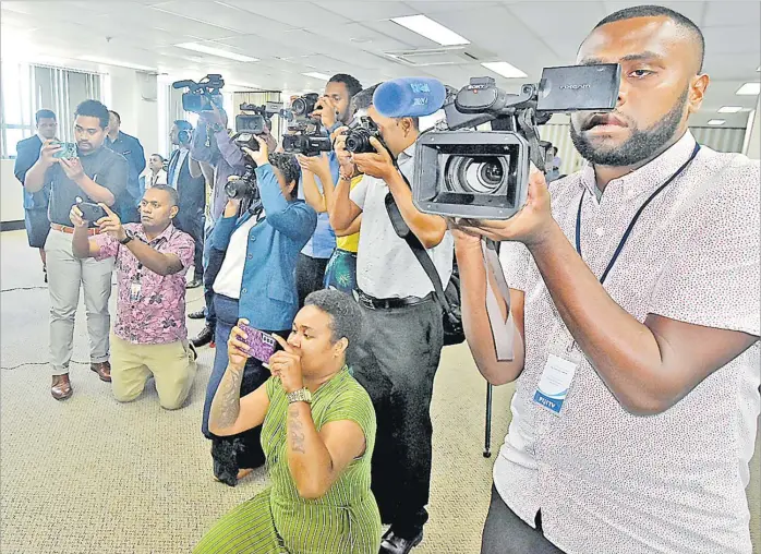  ?? Picture: ELIKI NUKUTABU/FILE ?? Members of various media outlets cover an event.