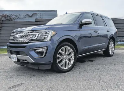  ?? SABRINA GIACOMINI ?? The 2019 Ford Expedition Platinum is powered by a 375-horsepower, 3.5-litre, V6 Ecoboost engine worked by a 10-speed automatic transmissi­on with intelligen­t four-wheel drive.