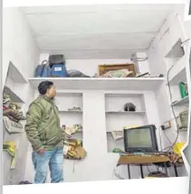  ??  ?? Bare essentials Afrajul’s room in Rajsamand and that of his fellow migrants looked like lodges with basic utility items such as trunks, clothes, bed sheets, tiffin boxes, and a TV set.