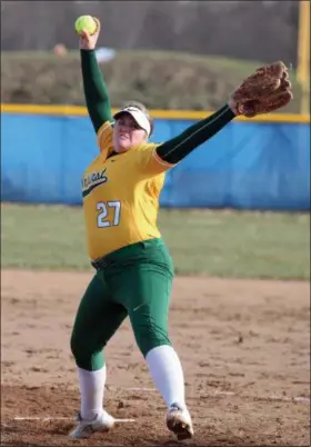  ?? RANDY MEYERS — THE MORNING JOURNAL ?? Amherst starting pitcher Madison O’Berg delivers a pitch against Midview during the fourth inning April 2.