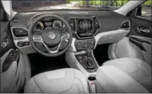  ??  ?? The new Cherokee interior adds two new color themes, used to differenti­ate trim levels. The interior offers attention to materials. What you touch feels better, what you reach for seem better placed.