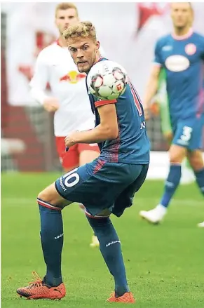  ?? FOTO: FALK JANNING ?? Marvin Ducksch spielte in Leipzig gemeinsam mit Rouwen Hennings in der Sturmspitz­e.