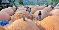  ??  ?? Restoring the domes of the Shait Gumbad mosque in Bangladesh