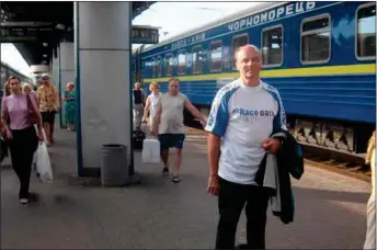  ??  ?? Den tidligere frelsesoff­iseren Gunnar Flørnes Gundersen er blitt forfatter i en alder av 71 år.