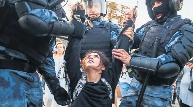  ?? [ Imago ] ?? Knapp 1400 Festnahmen gab es am vergangene­n Samstag. Die Behörden rieten den Bürgern von einer Teilnahme an der heutigen Demo ab.