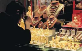  ?? Photo: Paul Hilton ?? Window shopping: Chinese demand for gold is tapering off after a surge just before the Lunar New Year.