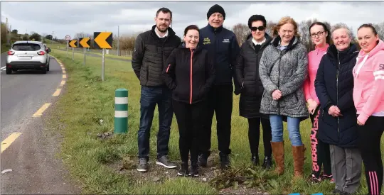  ?? Photo Michelle Cooper Galvin ?? Cllr John Francis Flynn with concerned residents Debbie Brosnan, John Twiss, Orna Moriarty, Mary Naughton, Shannon and Mary Ragon and Danielle Brosnan on the Glenbeigh Killorglin road where the barrier has not been re-erected after works.