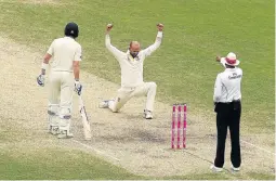  ?? /JASON MCCAWLEY/CRICKET AUSTRALIA/GETTY IMAGES ?? Nathan Lyon celebrates the wicket of England’s Moeen Ali.