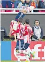  ??  ?? Orbelín Pineda anotó el primer gol de Chivas, ante los Tigres.