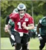  ?? CHRIS SZAGOLA — THE AP ?? Eagles quarterbac­k Carson Wentz runs a drill during practice at the team’s training camp Wednesday.