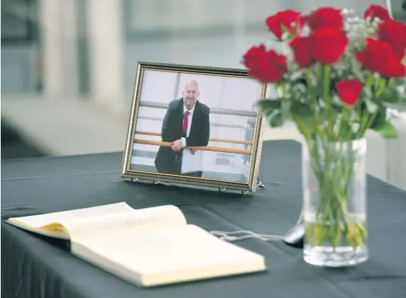  ?? Rob Browne ?? > Tributes for Carl Sargeant are being left in a condolence book at the Senedd