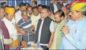  ?? AH.ZAID/HT PHOTO ?? State BJP chief Ashok Parnami meets an injured party worker in hospital on Friday.