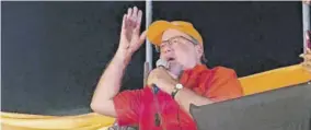  ?? (Photo: Kasey Williams) ?? Opposition Leader and People’s National Party (PNP) President Mark Golding addressing a party rally in Black River on Monday night.