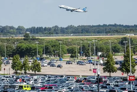  ?? Pittsburgh Post-Gazette ?? A plane takes off at Pittsburgh Internatio­nal Airport. The cost to board a passenger at the airport will increase by 15.9%.