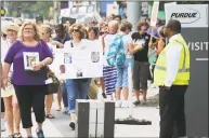  ?? Bob Luckey Jr. / Hearst Connecticu­t Media ?? Several hundred protesters gathered for a rally outside Purdue Pharma’s headquarte­rs on Aug. 17, at 201 Tresser Blvd. in downtown Stamford.