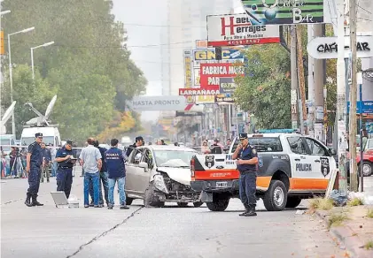  ??  ?? Rivadavia y Maipú. El lugar del drama; ayer se difundió un video en el que se ve cómo fue el choque.