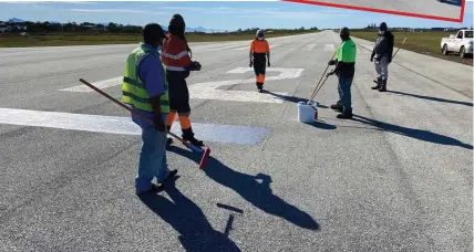  ?? ?? Work is on the go on the runway of the airport. INSET: Upgrading of the Plettenber­g Bay Airport is in full swing.