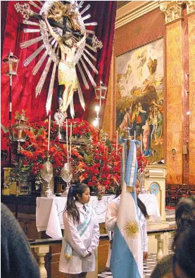  ?? NELSON RUIZ ?? Educación religiosa. Alumnos salteños ayer en la Catedral.