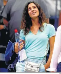  ?? EFE ?? La esposa de Rafa Nadal en una de las eternas esperas.