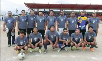  ??  ?? LA PANDILLA logra coronarse una vez más en la Liga Paquimé