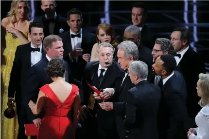  ?? (Lucy Nicholson/Reuters) ?? TAKE TWO: Actor Warren Beatty holds the card for the Best Picture Oscar awarded to ‘Moonlight’ after mistakenly announcing that ‘La La Land’ was the winner.