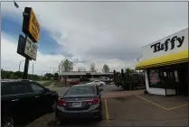  ?? ZACHARY SRNIS — THE MORNING JOURNAL ?? Tuffy Tire & Auto Service in Lorain has remained open despite the coronaviru­s.